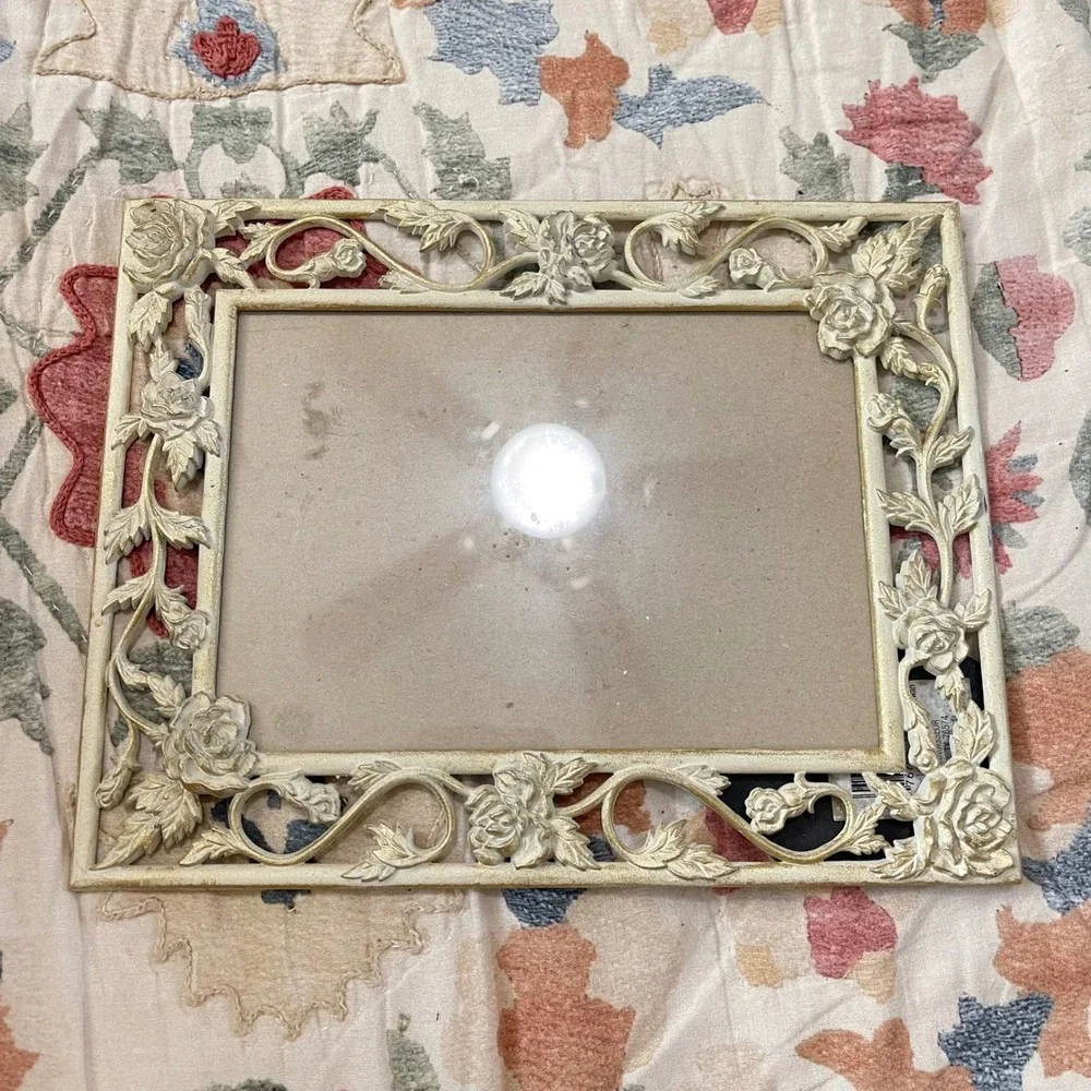 Vtg gold Mid‎ Century Modern 5x7 Picture Frame Ornate Etched flower filigree